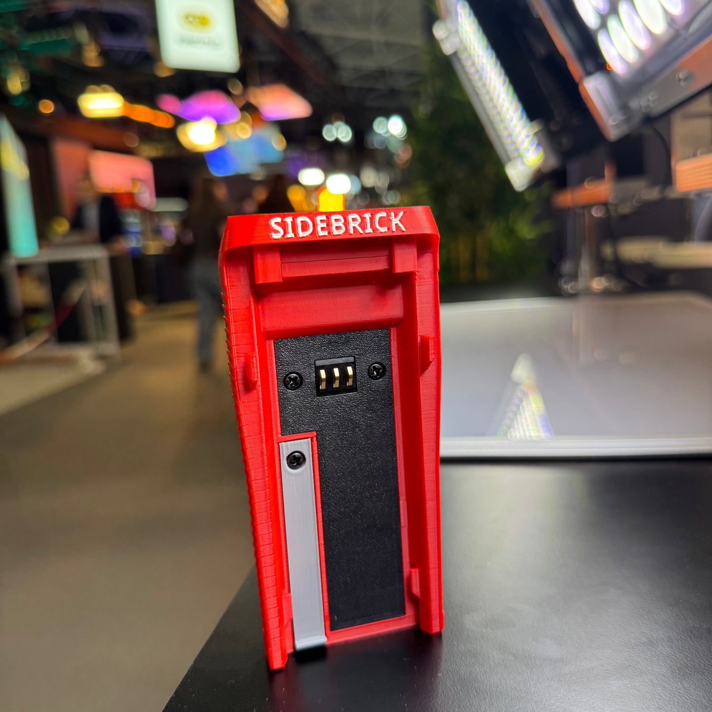 SIDEBRICK - Red